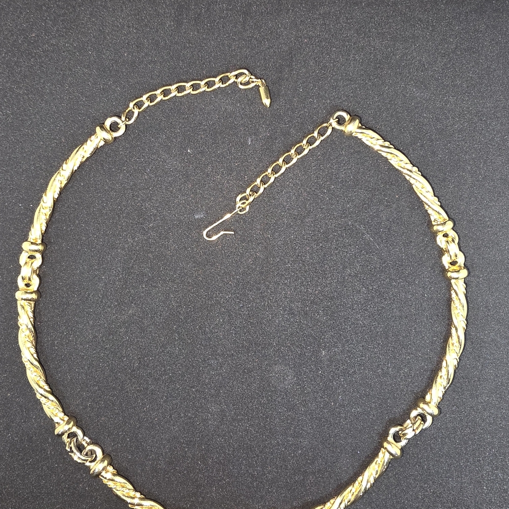 Elegant Gold Tone Twist Necklace